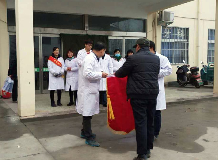 康复病患，感恩送锦旗.